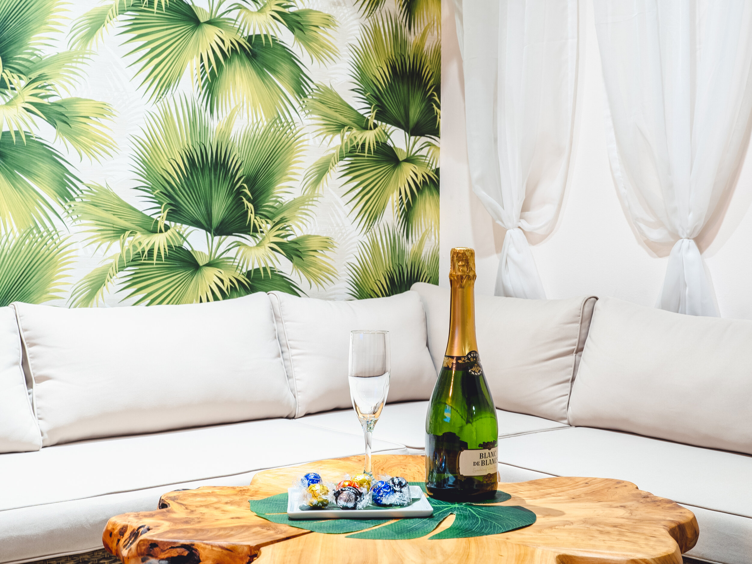 From trendy hair salons to corner barber shops, this comprehensive guide will show you how to start the salon or day spa you've always dreamed of. The Best Spa Experience Near You Zz Day Spa