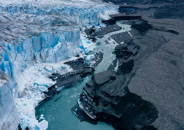 Partake in a land based tour that allows you to direct access to glaciers. Glacier Tours Alaska Helicopter Tours
