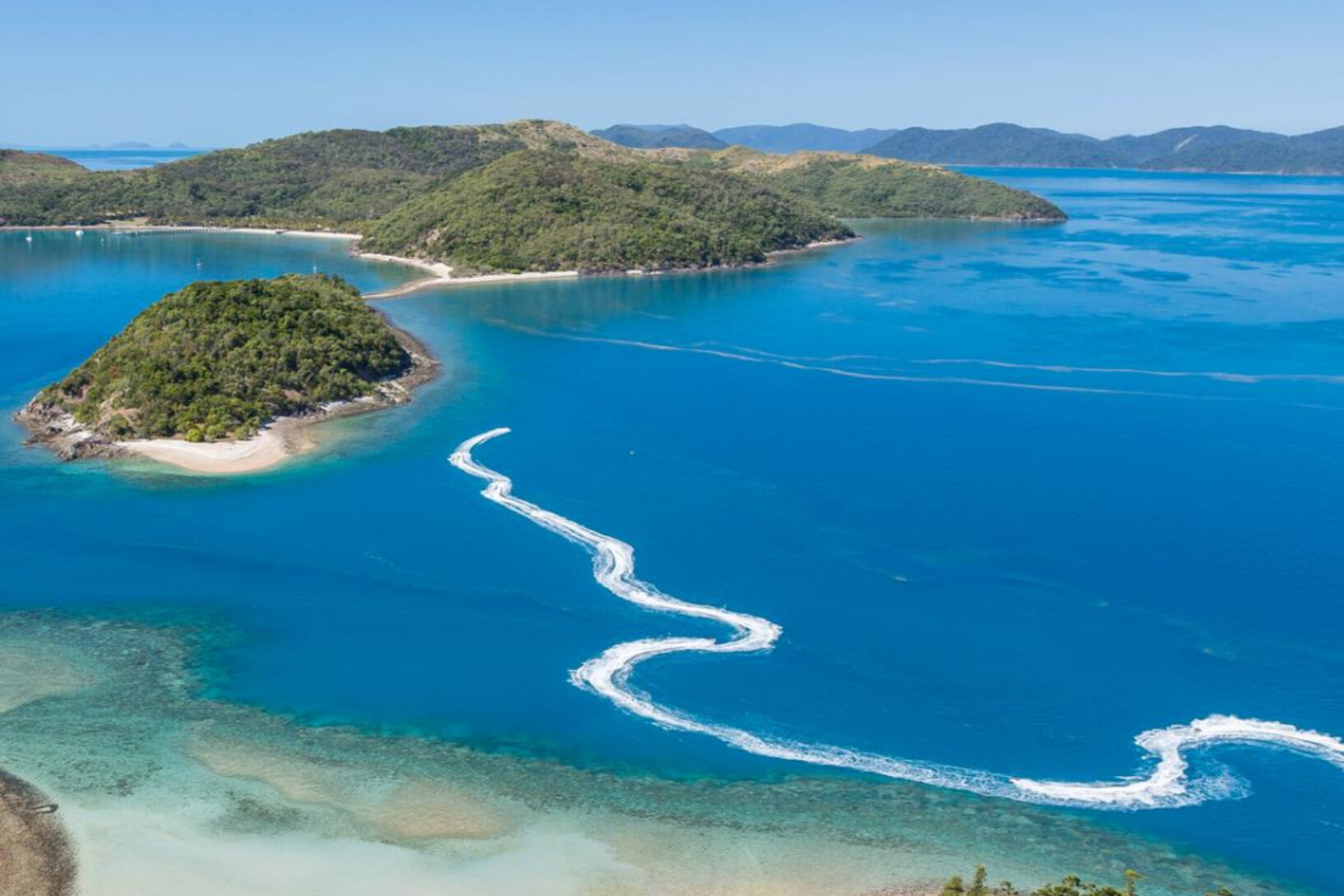 Reef & island scenic flight. Activities And Tours Elysian Retreat