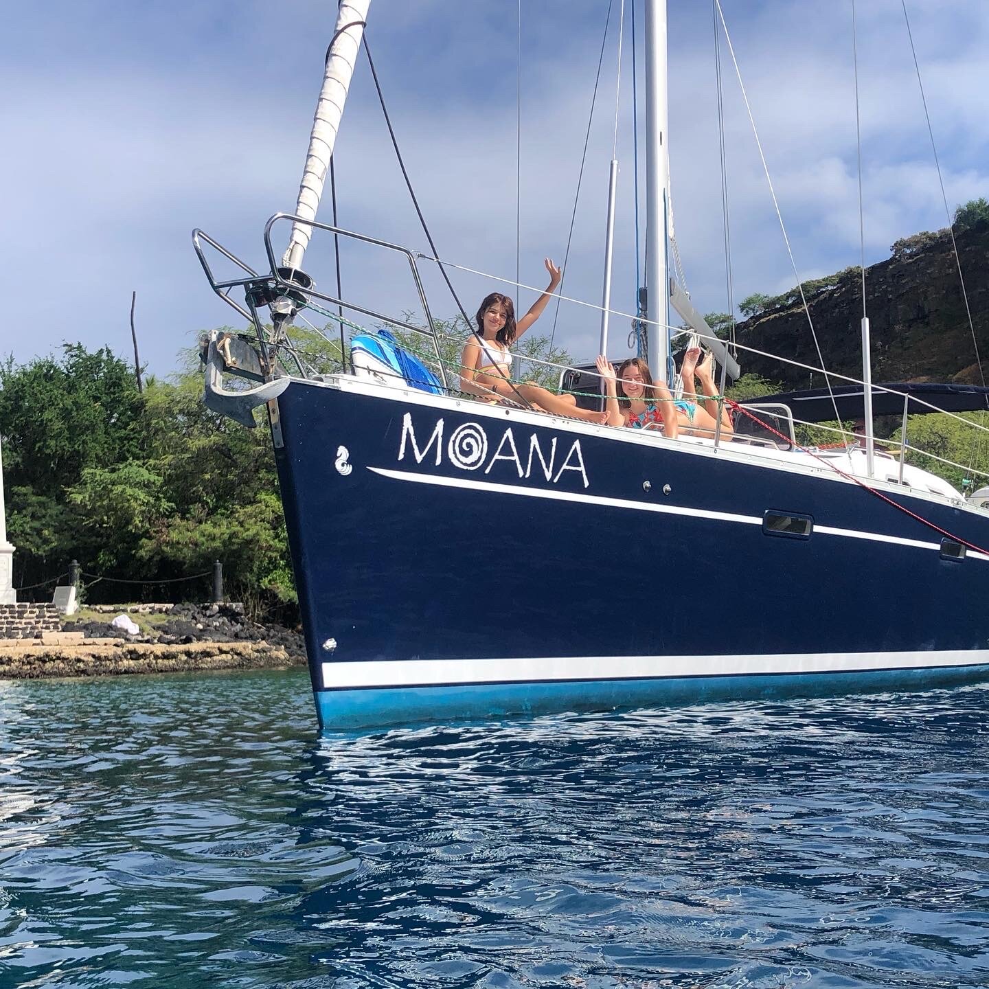 Honolua is a popular local spot and one of hawaii's best. Hawaii Sail Charters Kona Sailing Tours Sunset Sail Snorkeling Adventures Activities Kona Sailing Tours Hawaii Sail Charters