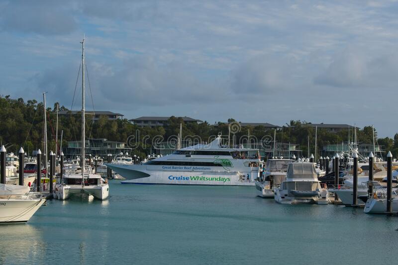35+ Top Cruise Whitsundays Logo Excursion